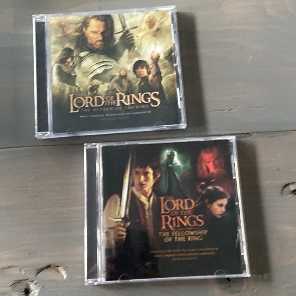 2 Lord or the Rings soundtrack CDs - Picture 1 of 9